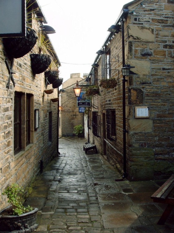 The Avenues Will Writing Pudsey office